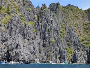 海上嶙峋奇峰美景