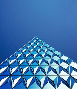 几何图案的现代建筑外观