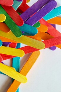 多彩冰棒棍堆叠