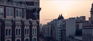 黄昏下的城市建筑景观