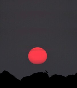 夕阳西下映山峦