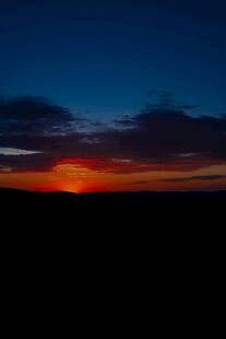 日落时分的绚烂天空