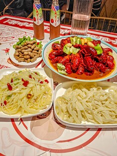 丰盛美味的特色菜肴组合