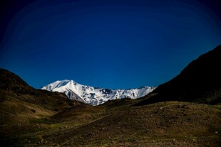 雪山远景
