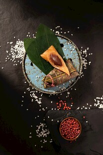 精致摆盘的特色美食