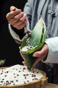 手工包粽子场景