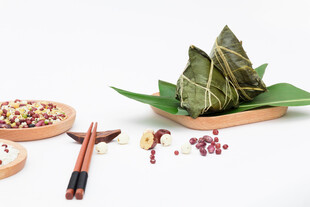 端午粽子食材与餐具展示