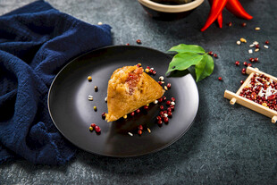 美味香煎鸡胸配香料