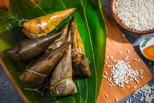 新鲜手工粽子与糯米粽叶