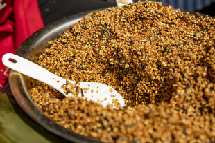 满满一锅美味棕色调味料