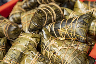 传统手工粽子特写