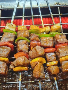 美味烤肉串 色彩丰富诱人