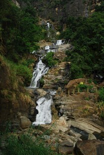 山间溪流瀑布自然美景