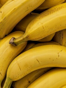 一堆新鲜黄香蕉