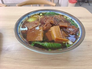 美味红烧牛肉碗中佳肴
