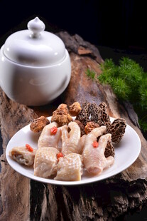 滋补炖品 食材丰富诱人