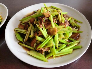 芹菜炒牛肉