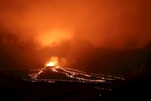 火山喷发壮丽景象