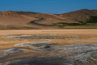沙漠中的独特地貌景观
