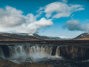 壮丽冰岛瀑布自然风光