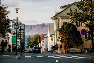 小镇街道的日常风景