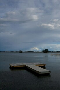湖畔码头 阴云下的宁静