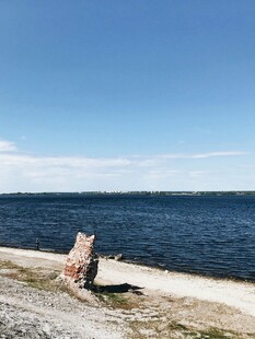 海边独石 宁静开阔景致