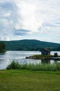 湖畔风光 宁静的水边景致