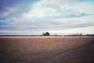 广袤田野与天际的美丽景致