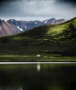 山间湖泊美景