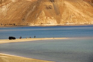 湖畔风光 远山近水景色美