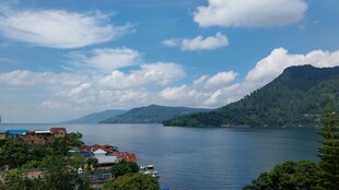 湖畔美景 山水相依