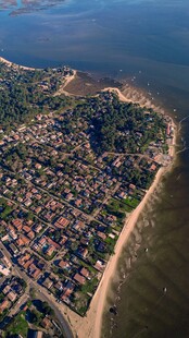 海滨小镇鸟瞰美景