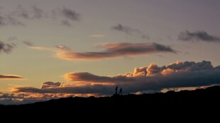黄昏时分的绚烂天空景色