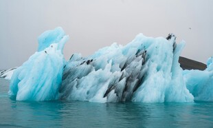 海上梦幻蓝冰山