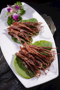 美味鸭舌摆盘精致