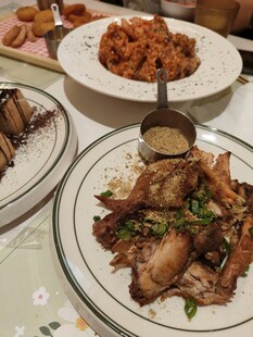 丰盛美味的中式菜肴拼盘