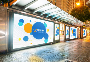 街道旁绚丽的户外广告屏