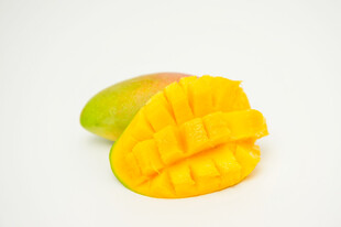 切开的新鲜芒果果肉