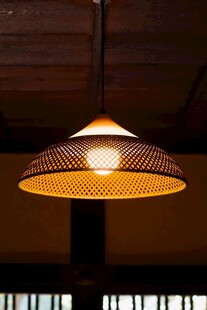 复古竹编吊灯营造温馨氛围