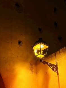 复古壁灯点亮温馨角落