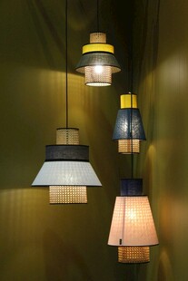 多彩创意吊灯装饰墙面