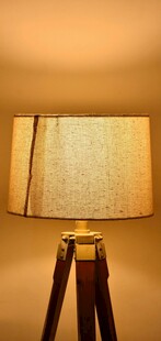简约木质三脚架台灯