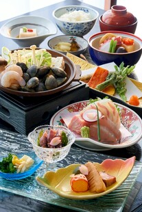 丰盛日式料理拼盘