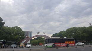 城市街道景象