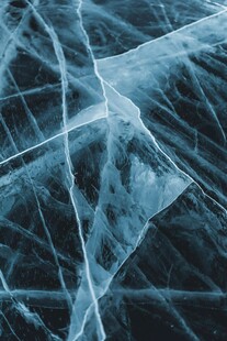 冰面裂纹特写