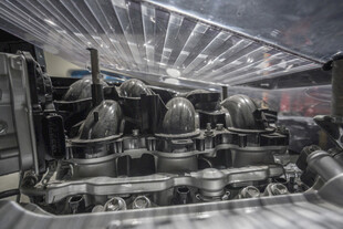 汽车发动机内部精密构造