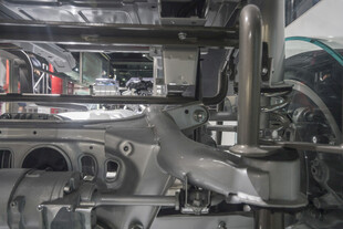 汽车发动机内部构造细节