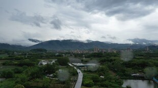 英德大湾山间云雾缭绕的静谧景致