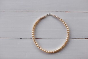 金色珍珠项链展示